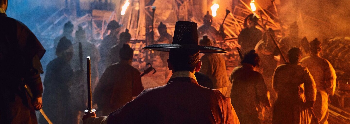 Hororový ázijský seriál od Netflixu plný zombie a samurajov staví na napätie a krvavú akciu