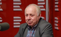 Hospody, cestovky a kadeřnictví ať zkrachují, řekl šéf odborů Dufek