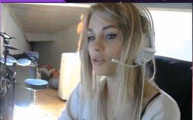 Hráčka na Twitchi si počas streamu nechtiac podpálila vlasy. Oheň na vlastnej hlave si všimla až po pár sekundách Hráčka na Twitchi si počas streamu nechtiac podpálila vlasy. Oheň na vlastnej hlave si všimla až po pár sekundách