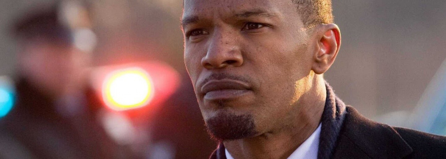 Hrdina na plátně i mimo něj: Herec Jamie Foxx pomohl vyprostit řidiče z hořícího auta