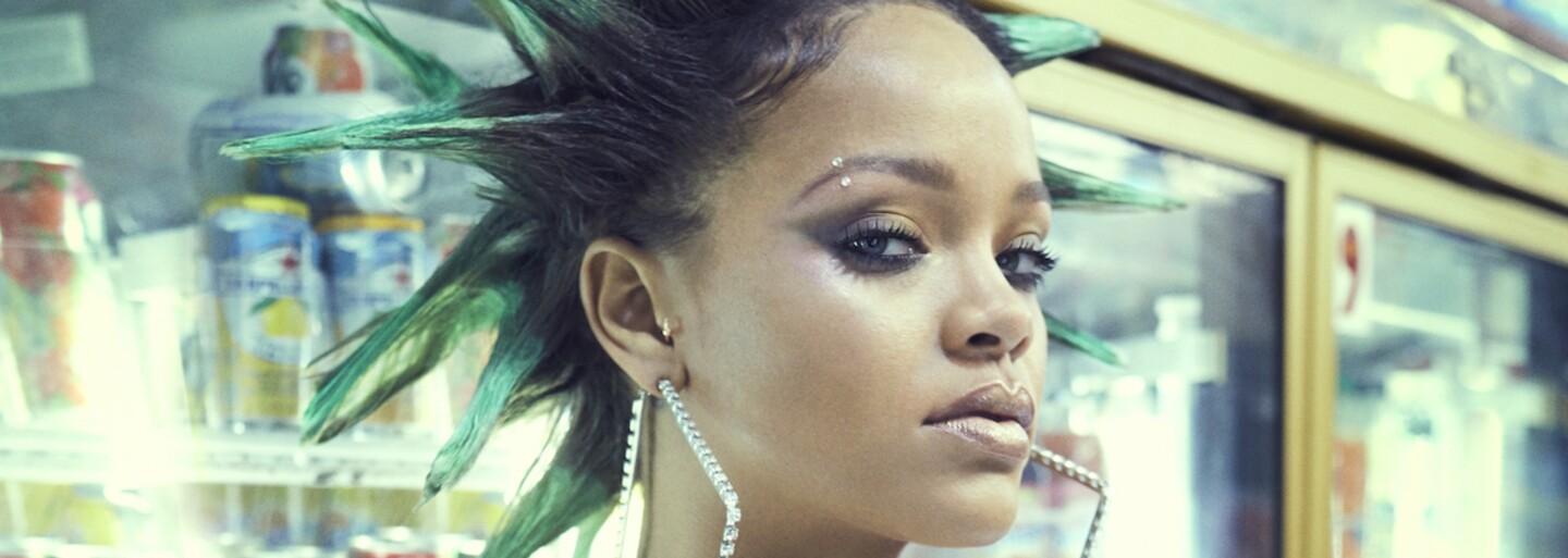Hriešna Rihanna búra pravidlá normálnosti na najnovších záberoch pre PAPER Magazine