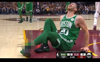 Hrôzostrašné zranenie z NBA, ktoré v sekunde takmer ukončilo hráčovi kariéru. Hayward v debutovom zápase nešťastne doskočil Hrôzostrašné zranenie z NBA, ktoré v sekunde takmer ukončilo hráčovi kariéru. Hayward v debutovom zápase nešťastne doskočil