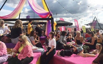 Hudobný festival výlučne pre ženy uznali za diskriminačný. Muži sa podľa organizátorov musia naučiť správať Hudobný festival výlučne pre ženy uznali za diskriminačný. Muži sa podľa organizátorov musia naučiť správať