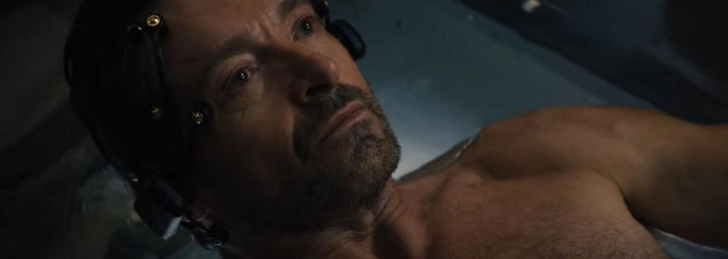 Hugh Jackman dokáže prežívať svoje spomienky. Zamiluje sa v nich do Rebeccy Ferguson a zamotá nám hlavu šialenými zvratmi