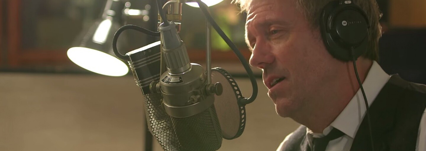 Hugh Laurie, ktorého by si nemal poznať len ako Dr. Housea