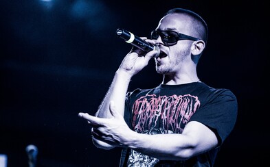 Hugo Toxxx novým trackem dokazuje, že se s plnou vervou vrací rozvířit vody zakaleného rapového rybníku v Česku Hugo Toxxx novým trackem dokazuje, že se s plnou vervou vrací rozvířit vody zakaleného rapového rybníku v Česku