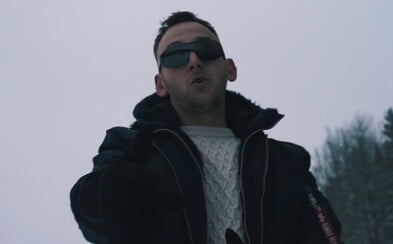 Hugo Toxxx vybavený sněžnicemi se v novém klipu prochází zimní krajinou. Zhlédni video k Private Mode Hugo Toxxx vybavený sněžnicemi se v novém klipu prochází zimní krajinou. Zhlédni video k Private Mode