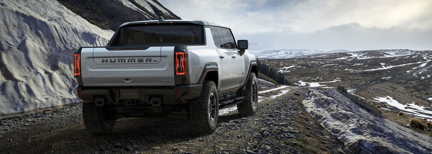 Hummer je späť! Má 3 elektromotory, 1 000 koní a v teréne má zvládnuť to, čo jeho slávny predchodca