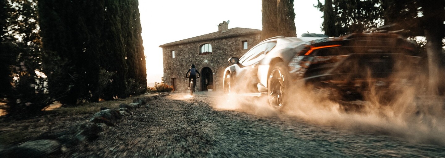 Huracán do terénu? Lamborghini hovorí áno a nový model Sterrato ukazuje v prvom videu