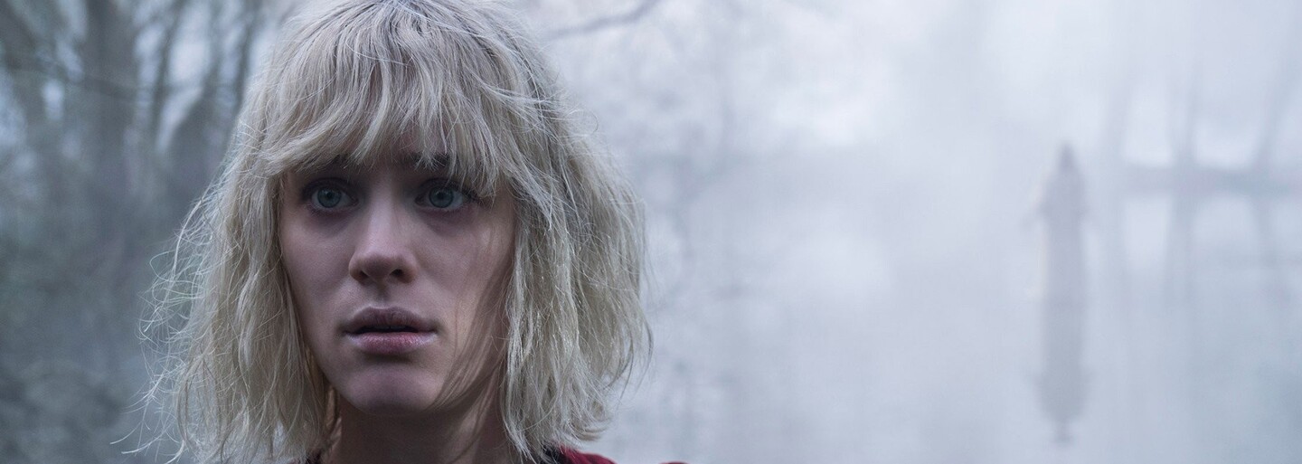 Hviezda Stranger Things je v desivom horore od tvorcov Conjuringu sirotou posadnutou démonmi