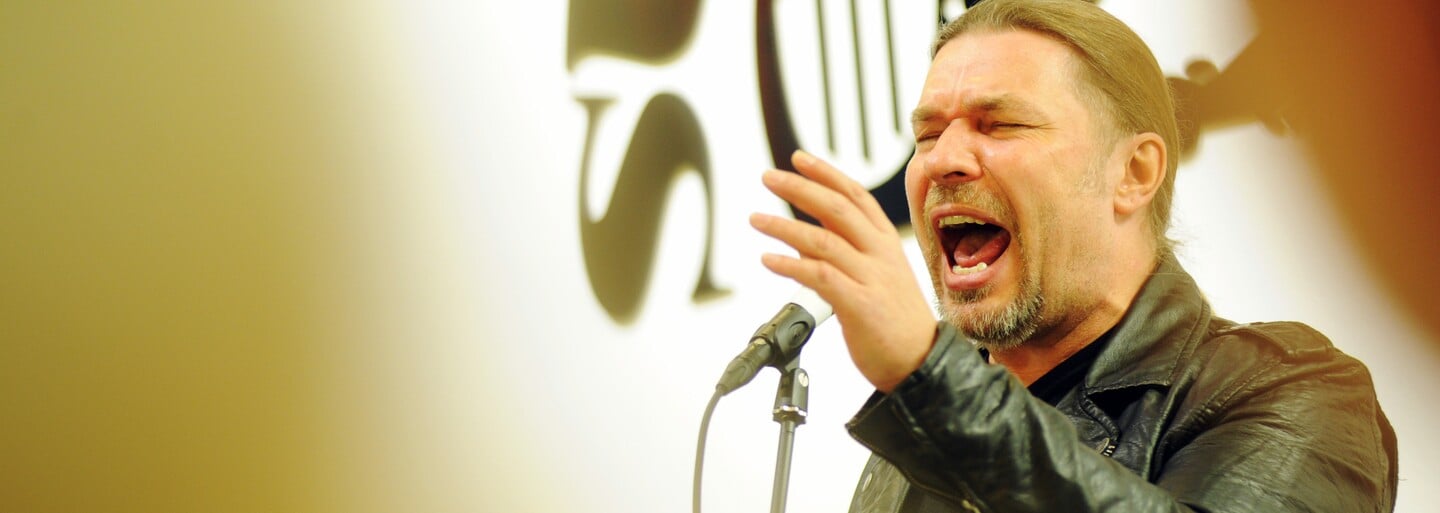 Hymna SPD: Petr Kolář ji nazpíval, ale teď se brání. „SPD volit nebudu a nejsem její tváří“