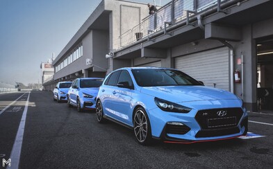 Hyundai nás na plné čáře přesvědčil, že to s i30 N myslí mimořádně vážně. Je famózní! Hyundai nás na plné čáře přesvědčil, že to s i30 N myslí mimořádně vážně. Je famózní!