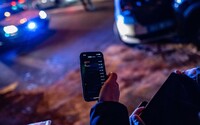 iPhone 14 detekoval v Praze nehodu, sám vytočil tísňovou linku