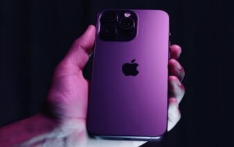 iPhone 16 slaví úspěch. U nás je teď seženeš jen těžko