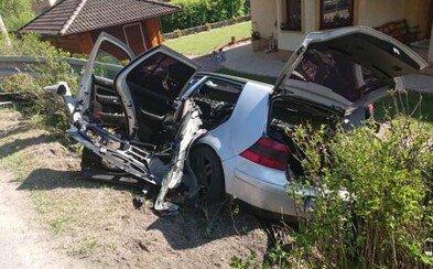 Iba 18-ročný Slovák tragicky havaroval. O život prišlo 14-ročné dievča, ďalší spolujazdec skončil s ťažkými zraneniami Iba 18-ročný Slovák tragicky havaroval. O život prišlo 14-ročné dievča, ďalší spolujazdec skončil s ťažkými zraneniami