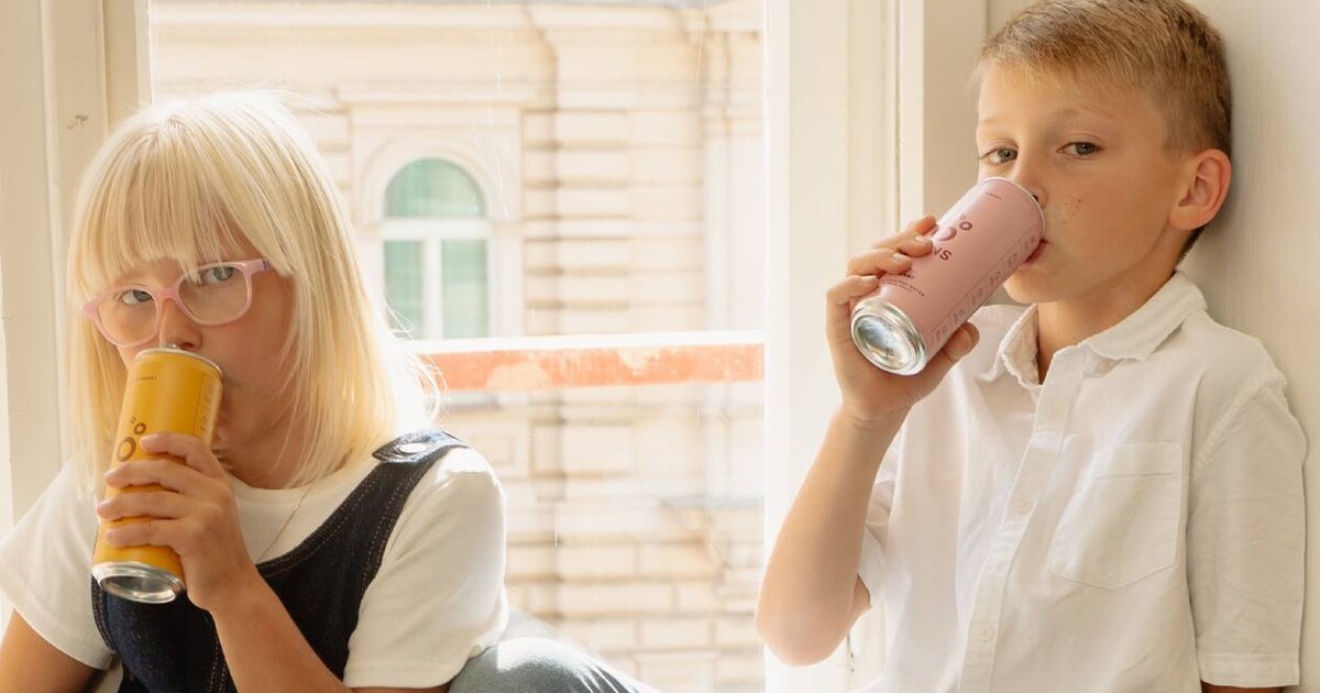 Na školách v Praze omezují cukr. Sladké nápoje v automatech nahradí plechovky s alpskou vodou