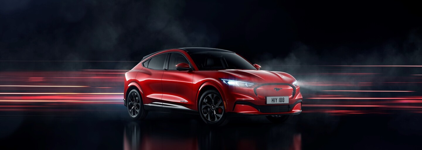 Ikonický Mustang přichází v novodobé podobě. Je z něj elektrické SUV s dojezdem 600 kilometrů