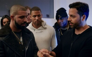Iluzionista David Blaine plival z úst žáby a Drake či Stephen Curry tomu nemohli uvěřit Iluzionista David Blaine plival z úst žáby a Drake či Stephen Curry tomu nemohli uvěřit