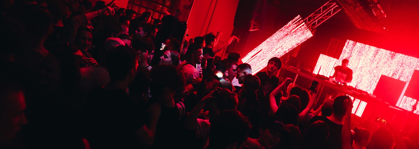 Iniciatíva #SAVETHENIGHT podporila 56 slovenských a českých DJs. Rozdelila medzi nich 60-tisíc eur