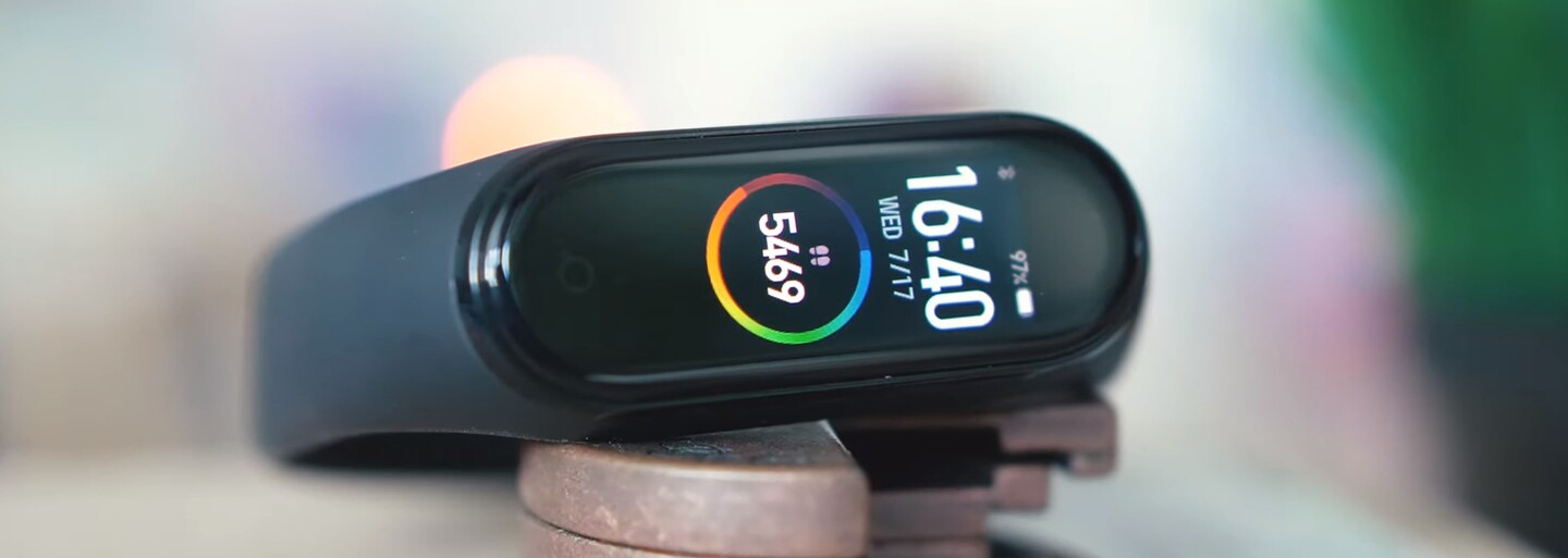 Inteligentný náramok Xiaomi Mi Band 4 je vysoko návykový. Nový farebný displej aj ovládanie hudby ho priblížili k vrcholu