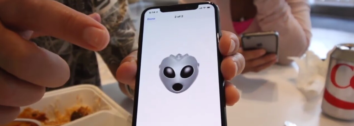 Internetem kolují videa, kde je iPhone X přímo v akci. Novinka z Kalifornie vypadá parádně