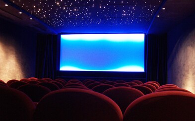 iOS 10.3 přinese nový režim nejen pro návštěvníky kina. Theatre Mode zajistí, abychom nikoho nerušili iOS 10.3 přinese nový režim nejen pro návštěvníky kina. Theatre Mode zajistí, abychom nikoho nerušili
