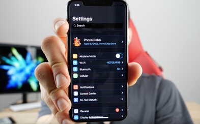 iOS 13 dorazí ještě letos. iPhony se dočkají tmavého uživatelského prostředí iOS 13 dorazí ještě letos. iPhony se dočkají tmavého uživatelského prostředí