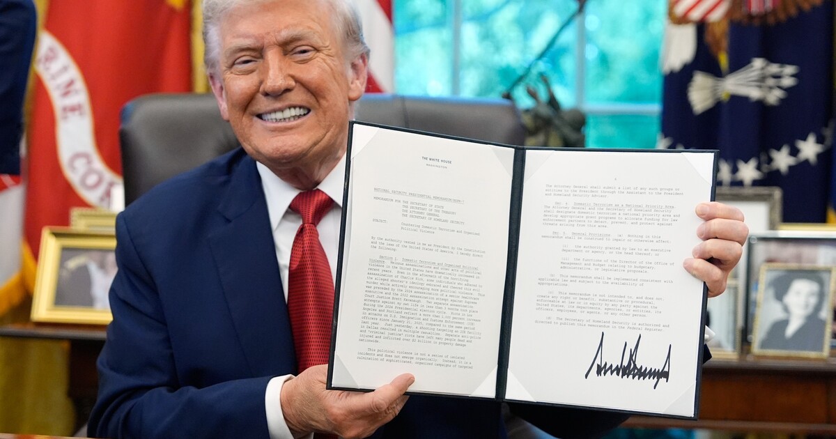 Trump oznámil dohodu o TikToku. Čína má ztratit většinu vlivu