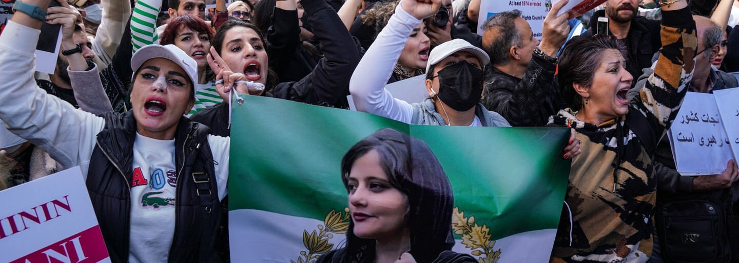 Írán: Je rozpuštění mravnostní policie důležitým krokem? Protesty nejspíš nezastaví