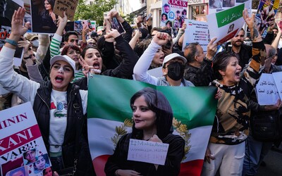 Írán: První rozsudek smrti pro protirežimní protestující padl za nepřátelství proti Bohu