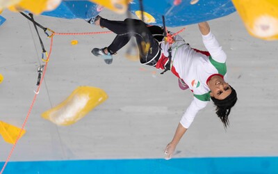 Íránské lezkyni, jež v Soulu soutěžila bez hidžábu, měl být zabaven pas a mobil. Podle svého Instagramu odložila šátek neúmyslně