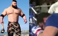 Iránsky Hulk sa ospravedlnil za hrozný boxerský výkon a tvrdý knokaut, ktorý inkasoval. Od súpera bol pritom ťažší o 50 kilogramov