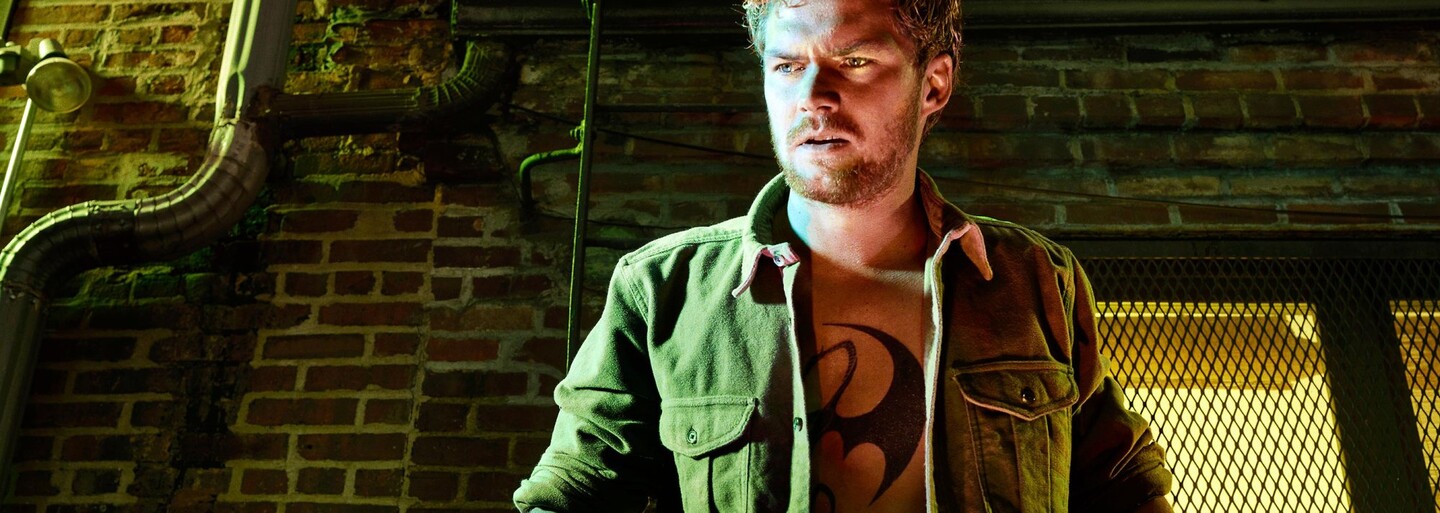 Iron Fist sa pokúsi o reparát v 2. sérii na Netflixe. Kritici mu už však teraz vyčítajú, že ťahá dole kvalitu tímovky The Defenders