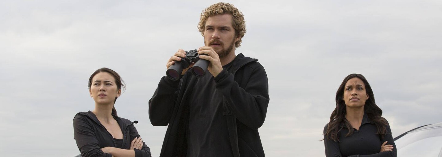 Iron Fist sa v úžasnom finálnom traileri ako kvalitatívne, tak súbojovo nesmierne podobá na Daredevila