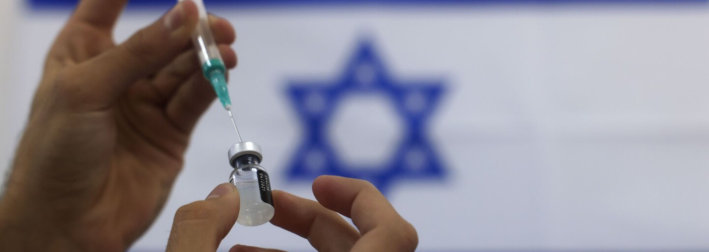 Izrael otvára reštaurácie. Nezaočkovaní ľudia však môžu sedieť iba vonku