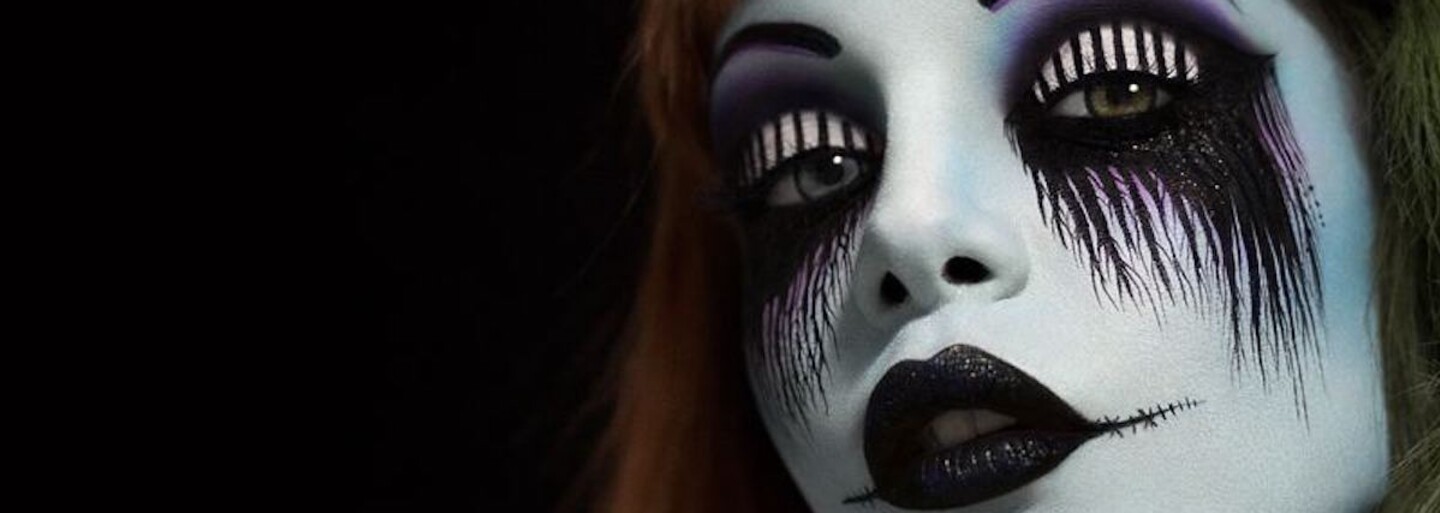 Izraelská make-up artistka vnáša do svojej tvorby kus fantázie. Na očné viečka maľuje scény z rozprávok