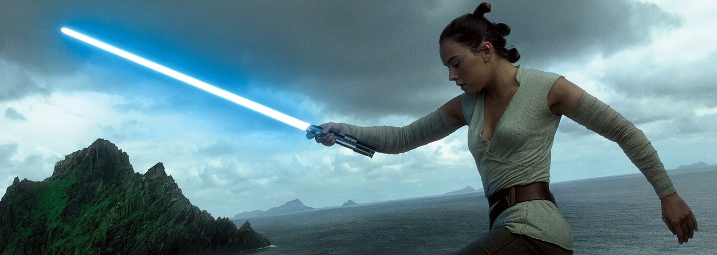 J. J. Abrams priznáva, že režisér Star Wars: The Last Jedi sa vydal iným smerom. Písanie scenára pre Epizódu IX tak nebolo ľahké