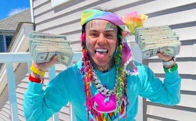 Jak oslavil 6ix9ine propuštění z vězení? Takhle vypadá Louis Vuitton bunda za 4 miliony Jak oslavil 6ix9ine propuštění z vězení? Takhle vypadá Louis Vuitton bunda za 4 miliony