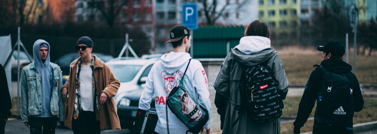 Jak se vyvíjí módní vkus mladých Pražanů? Podívej se na fotky outfitů z víkendové akce