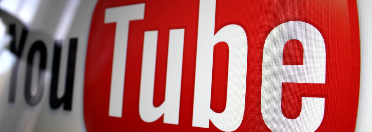 Jak vznikl YouTube? Příběh červenobílého serveru, který světu přinesl videoklipy, memy, vlogery a zničil televizní vysílání