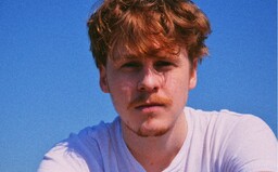 Jak žije finalista SuperStar pět let po soutěži? Štěpán Urban otevřeně o protloukání se životem, hudbě a fakáčství (Rozhovor)
