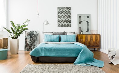 Jak zútulnit ložnici? K pocitu pohodlí ti pomůže přehoz přes postel i závěsy Jak zútulnit ložnici? K pocitu pohodlí ti pomůže přehoz přes postel i závěsy