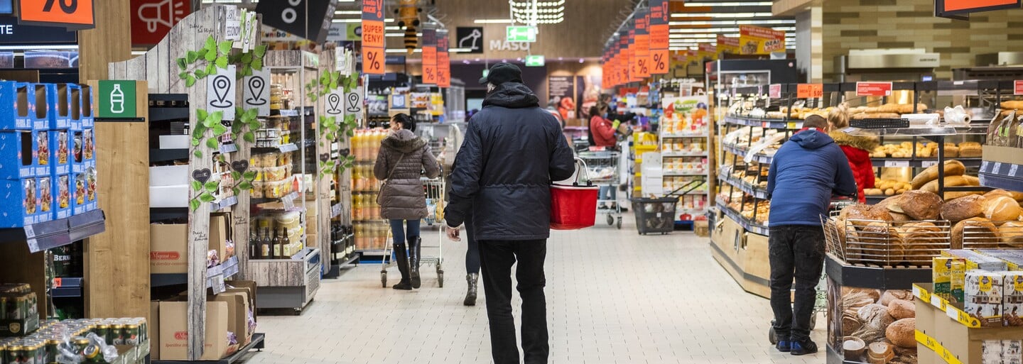Jaká je otvírací doba obchodů 17. listopadu? Lidé mívají v pravidlech nejasno