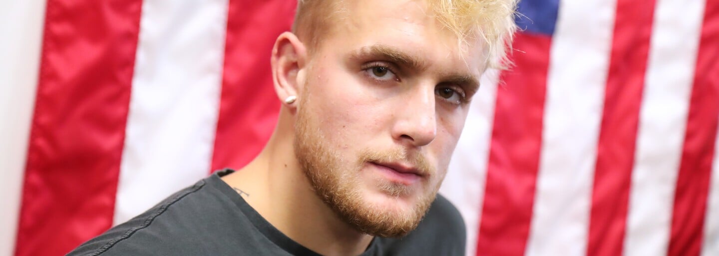 Jake Paul čelí obvineniu, že sexuálne zneužil mladú hviezdu z Tiktoku. Doteraz vraj mlčala, lebo ju prinútil podpísať zmluvu