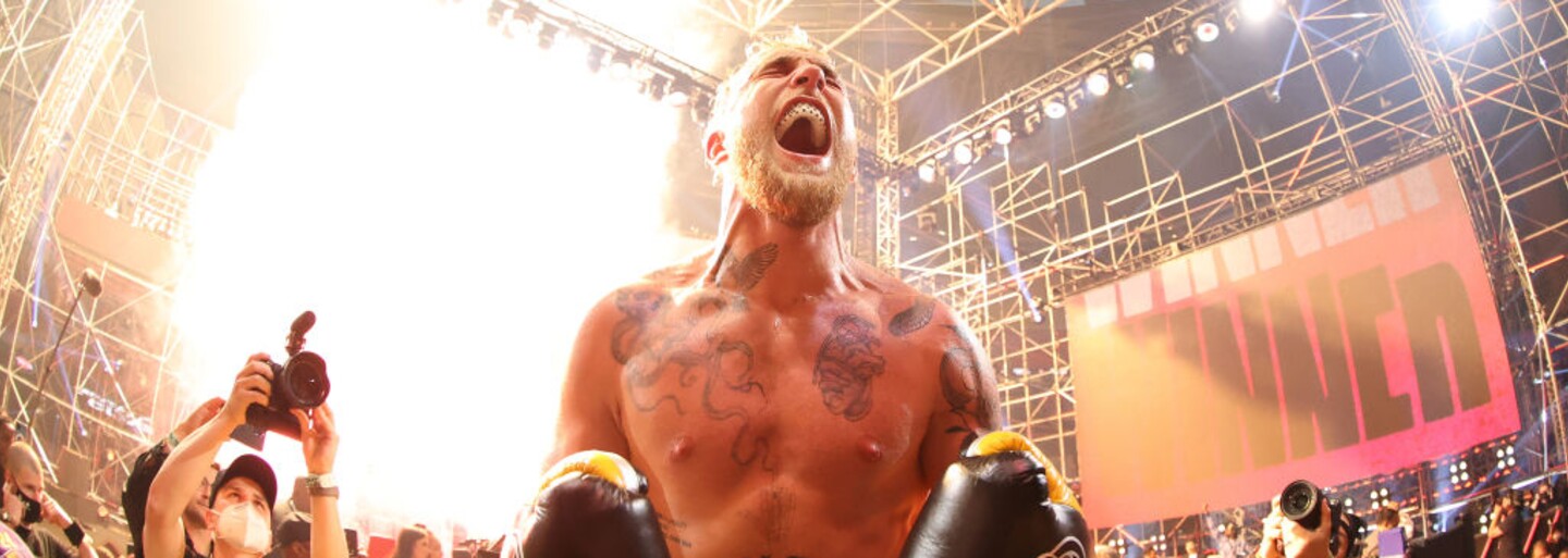 Jake Paul si krádež čepice Floyda Mayweathera nechal vytetovat na tělo. Conor McGregor se boxerovi vysmál