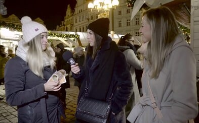 Jaké praktikují Češi vánoční tradice a jaký nejdivnější dárek dostali? Vyrazili jsme to zjistit na pražské trhy Jaké praktikují Češi vánoční tradice a jaký nejdivnější dárek dostali? Vyrazili jsme to zjistit na pražské trhy