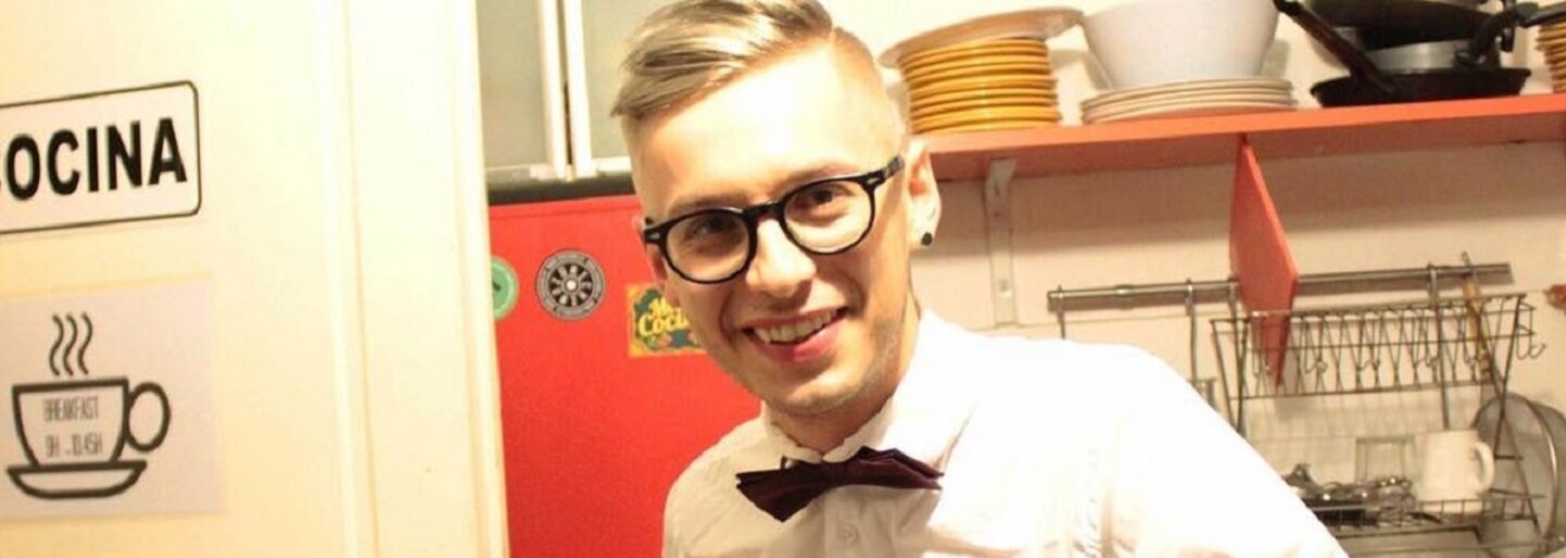 Jakub opustil Slovensko a v ďalekej Argentíne rozbehol kariéru spievajúceho šéfkuchára. Miestnych učí slovenskému jedlu a žije svoj sen