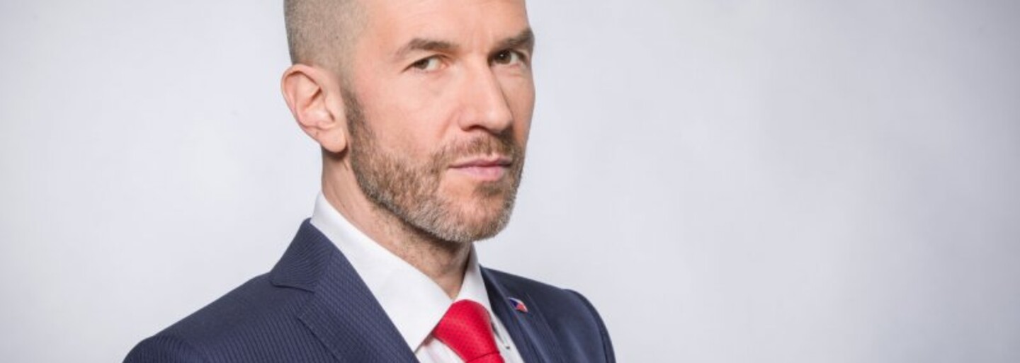 Jakub Železný přiznal, že na videu, které zveřejnila policie, je on. „Dozvěděl jsem se, že se můj blízký neuzdraví,“ hájí se