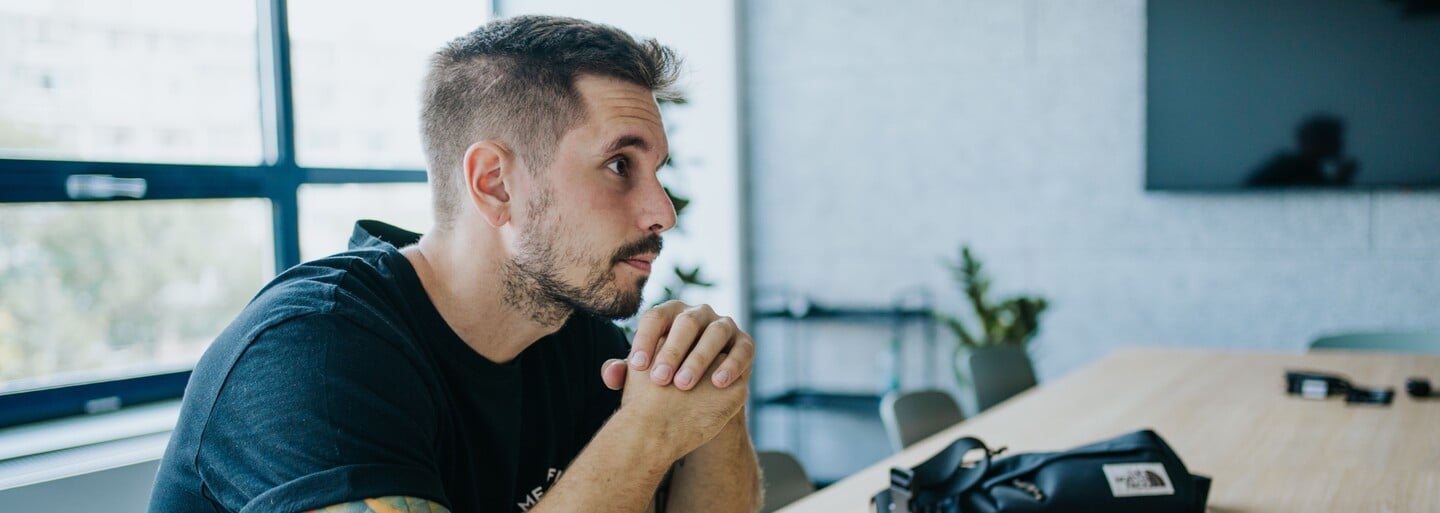 Jakub Zitron Ťapák: Som extrémny introvert. Keď po skončení šou idú komici piť, ja utekám domov pozerať horor (Rozhovor)