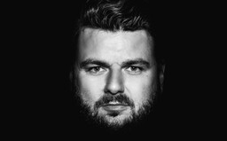 Ján Gordulič: Dobrý komik zarobí aj 4 000 eur. Na začiatku sme boli otrasní, dnes sme na vyššej úrovni ako Česi (Rozhovor)